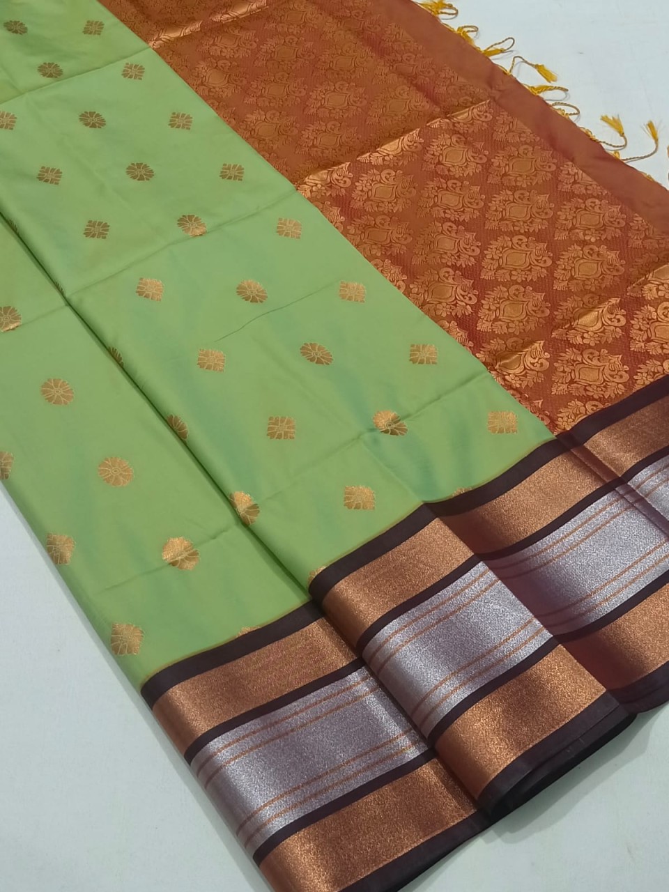 Semi soft silk saree with blouse09