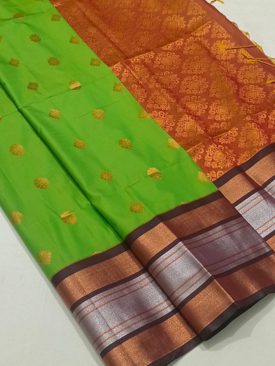 Semi soft silk saree with blouse06