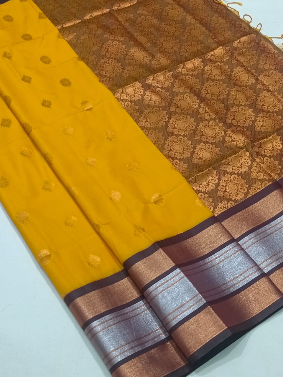 Semi soft silk saree with blouse05
