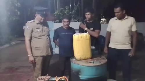 யாழ் பண்ணை கடற்கரையில் ஒன்றுகூடிய அதிகாரிகள்